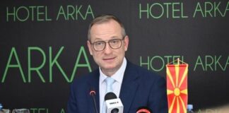 I Misija tar o OBSE ko Skopje dela dumo te ćhivelpes agor e manuśenge save nanajolen raśtralipe(drzavjanstvo)..