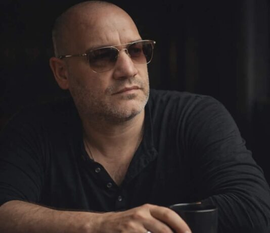 Колумна -Сезонски народ: Помеѓу патриотизмот на софра и колективниот мамурлак.