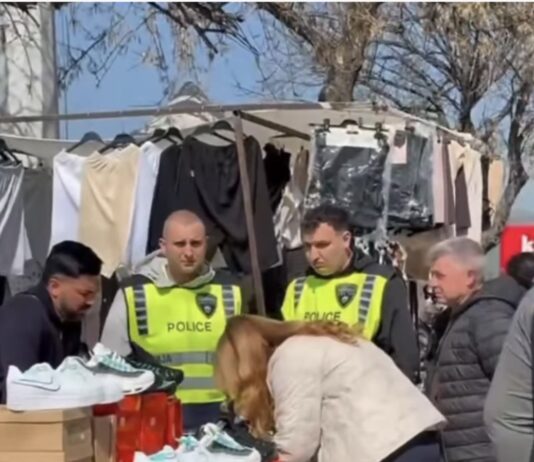 ВЕСТ: Полиција и инспекција влегоа на плоштадот во Шуто Оризари-тргнати ситните продавачи